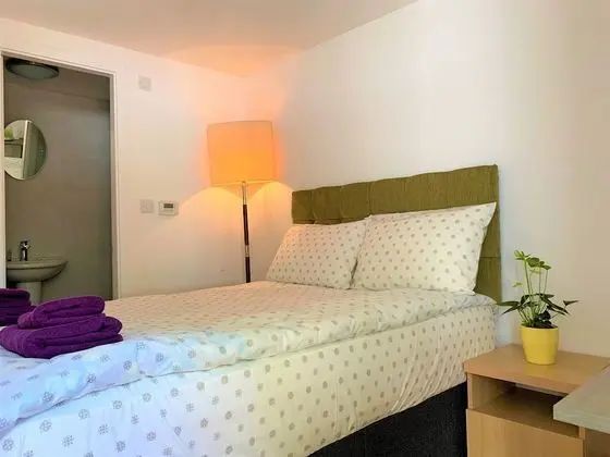 Tek Büyük veya İki Ayrı Yataklı Oda, Banyolu/Duşlu