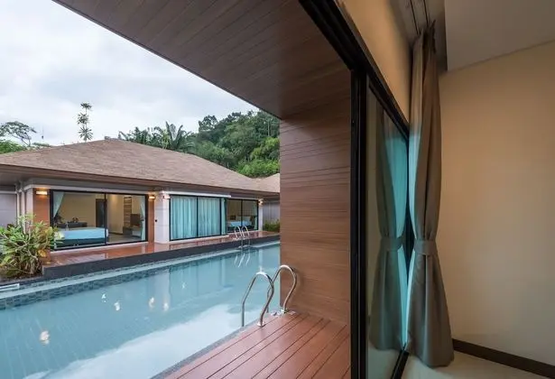 Deluxe Pool Access