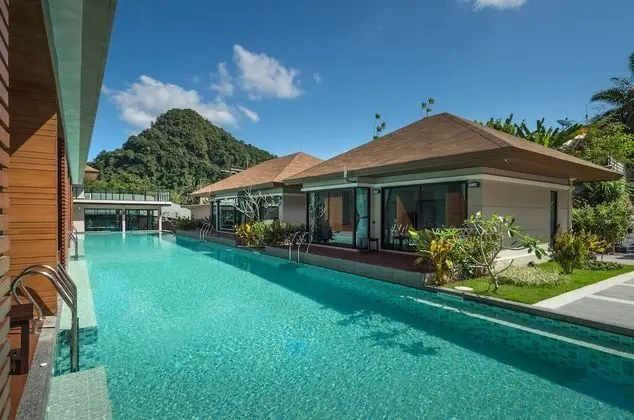 Deluxe Pool Access