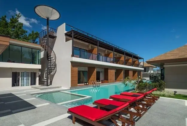 Deluxe Pool Access
