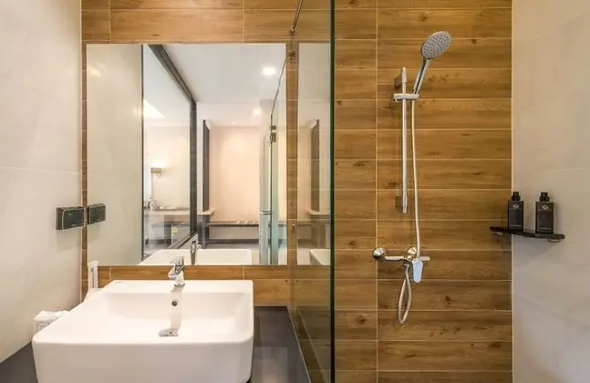 Deluxe Pool Access