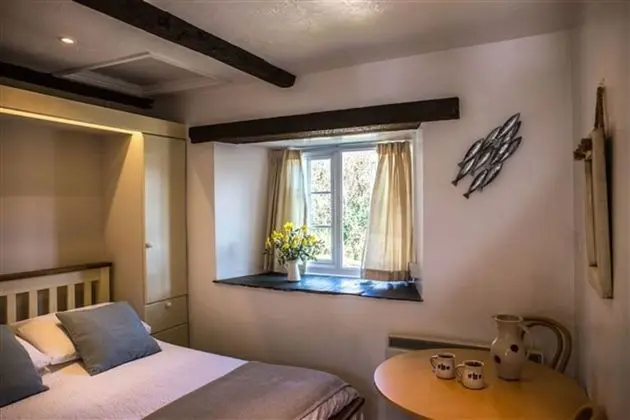 Kır Evi (The Tack Room)