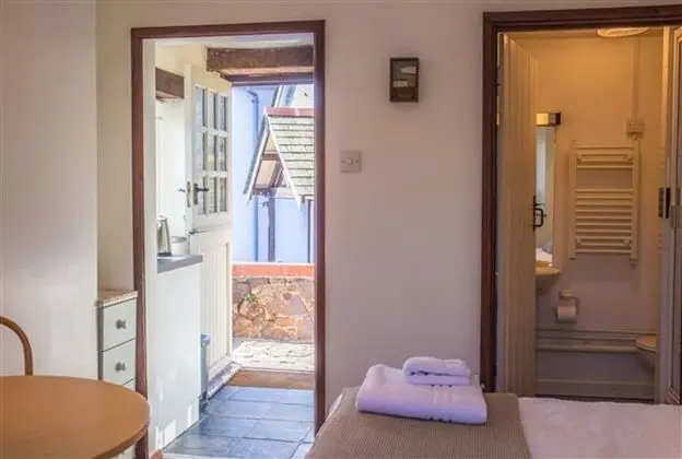 Kır Evi (The Tack Room)