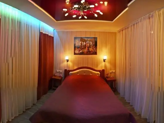 Design Tek Büyük Yataklı Oda, Küçük Mutfak