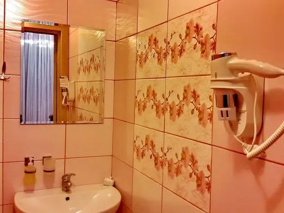 Design Tek Büyük Yataklı Oda, Küçük Mutfak