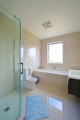 Deluxe Tek Büyük Yataklı Oda, Ortak Banyo