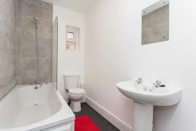 Family Apart Daire, Özel Banyo (Strawberry Suite)