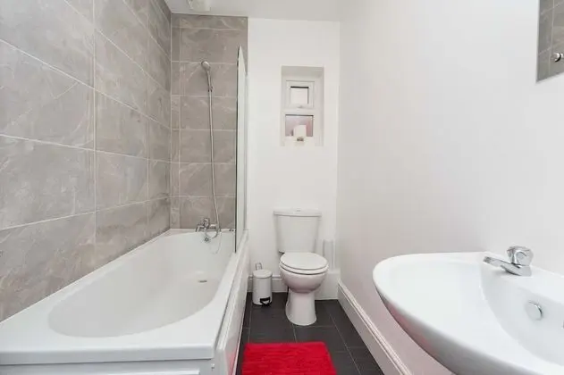 Family Apart Daire, Özel Banyo (Strawberry Suite)