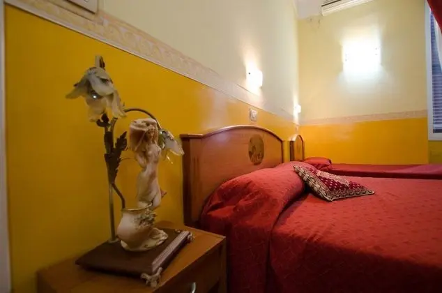 Classic Tek Büyük veya İki Ayrı Yataklı Oda