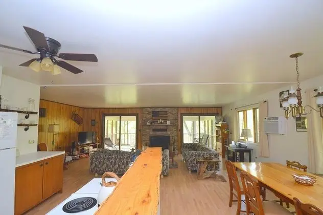 Ev, Birden Çok Yatak (Chesnutt Cabin on the Cacapon River)