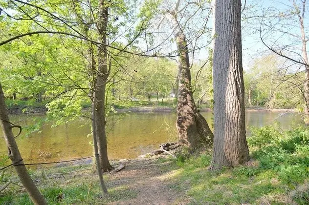 Ev, Birden Çok Yatak (Chesnutt Cabin on the Cacapon River)