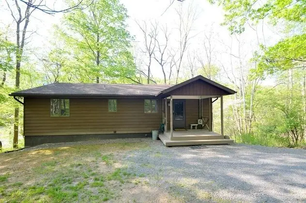 Ev, Birden Çok Yatak (Chesnutt Cabin on the Cacapon River)