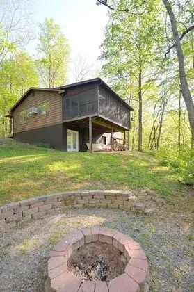 Ev, Birden Çok Yatak (Chesnutt Cabin on the Cacapon River)