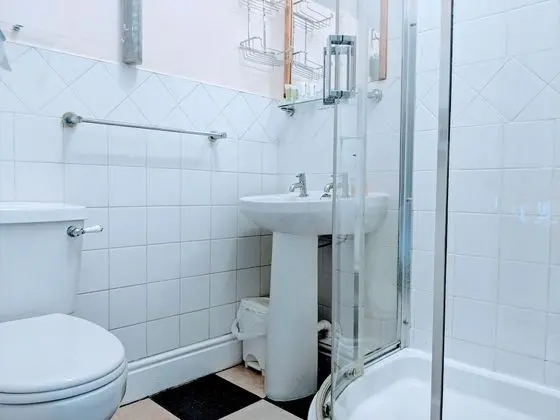 Tek Büyük Yataklı Oda, Banyolu/Duşlu