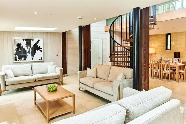 Luxury Ev, 4 Yatak Odası (The Clocktower)