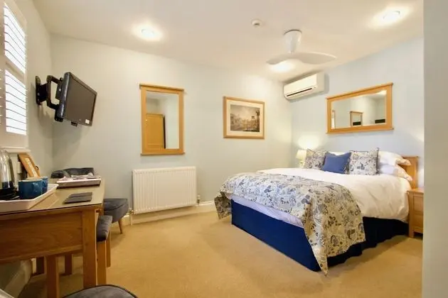 Classic Tek Büyük Yataklı Oda