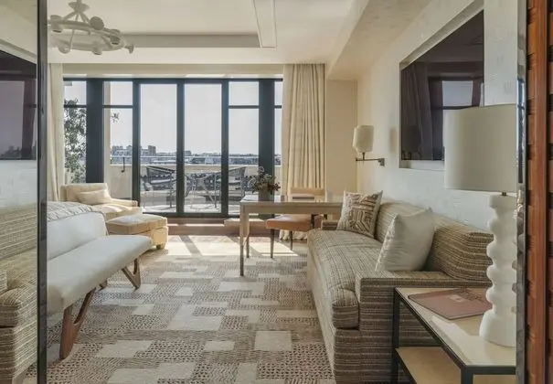 Junior Süit, Balkon