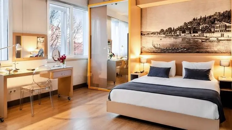 Triple, Şehir Manzaralı