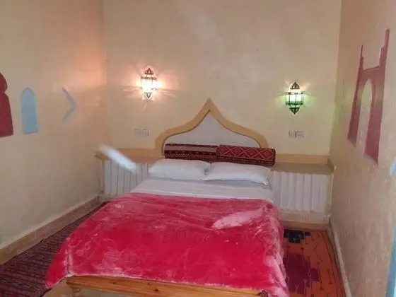 Üç Kişilik Oda, Sigara İçilmez