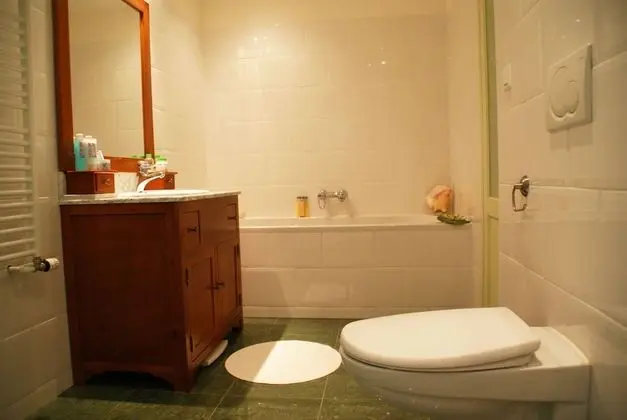 Comfort Tek Büyük Yataklı Oda (Retromobile)