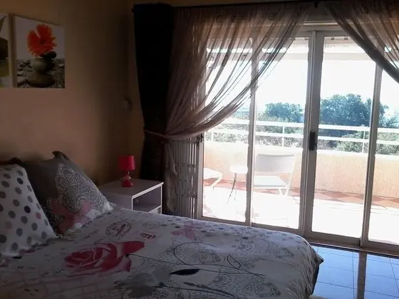 Tek Büyük Yataklı Oda, Balkon, Deniz Manzaralı