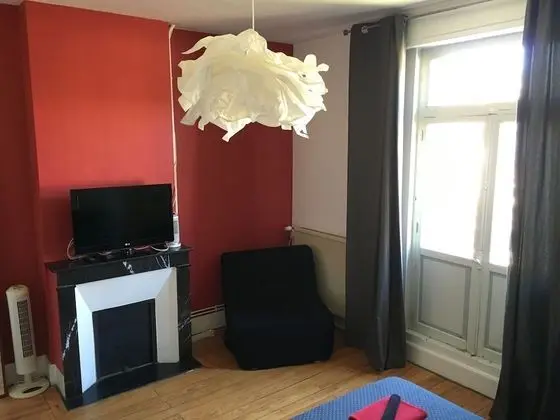 Comfort Tek Büyük veya İki Ayrı Yataklı Oda, Banyolu/Duşlu, Bahçe Manzaralı (Chambre rouge)