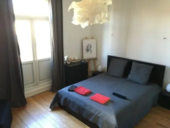 Comfort Tek Büyük veya İki Ayrı Yataklı Oda, Banyolu/Duşlu, Bahçe Manzaralı (Chambre rouge)