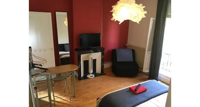 Comfort Tek Büyük veya İki Ayrı Yataklı Oda, Ortak Banyo, Bahçe Manzaralı (Chambre blanche)