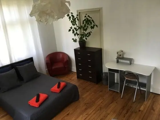 Comfort Tek Büyük veya İki Ayrı Yataklı Oda, Ortak Banyo, Bahçe Manzaralı (Chambre blanche)