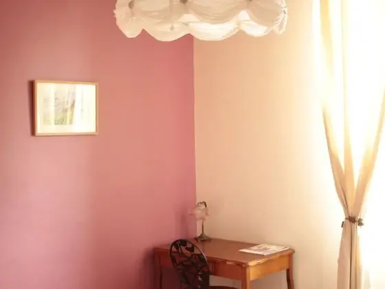 Comfort Tek Büyük Yataklı Oda, Özel Banyo, Dağ Manzaralı (Chambre Prune No 4)