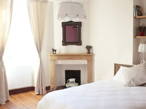 Comfort Tek Büyük Yataklı Oda, Özel Banyo, Dağ Manzaralı (Chambre Prune No 4)