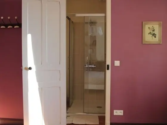 Comfort Tek Büyük Yataklı Oda, Özel Banyo, Dağ Manzaralı (Chambre Prune No 4)