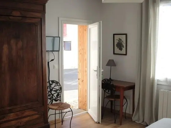 Luxury Tek Büyük veya İki Ayrı Yataklı Oda, Özel Banyo, Bahçe Manzaralı (Rez de Chaussée No 2)