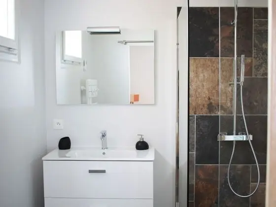 Luxury Tek Büyük veya İki Ayrı Yataklı Oda, Özel Banyo, Bahçe Manzaralı (Rez de Chaussée No 2)