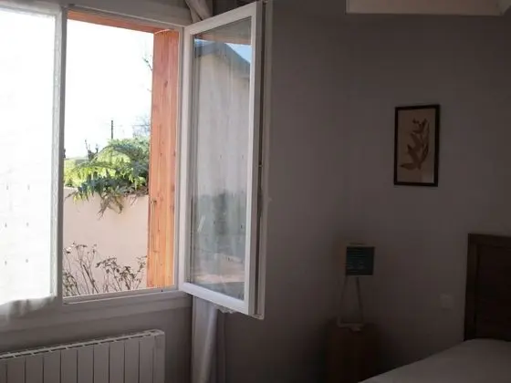 Luxury Tek Büyük veya İki Ayrı Yataklı Oda, Özel Banyo, Bahçe Manzaralı (Rez de Chaussée No 2)