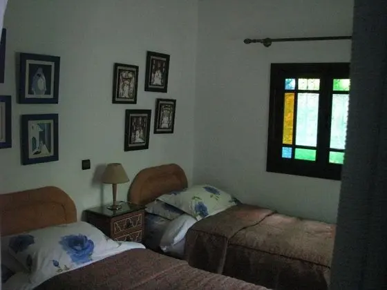 İki Ayrı Yataklı Oda, Sigara İçilebilir