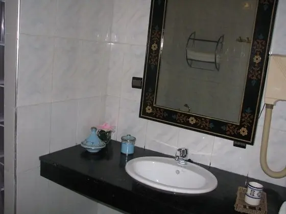 İki Ayrı Yataklı Oda, Sigara İçilebilir