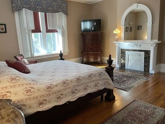 The Sarah Lindsey Room