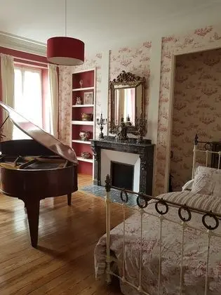 Classic Tek Büyük Yataklı Oda (Piano)