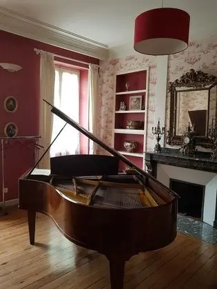 Classic Tek Büyük Yataklı Oda (Piano)