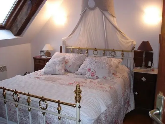 Tek Büyük Yataklı Oda, Ortak Banyo (Marguerite)