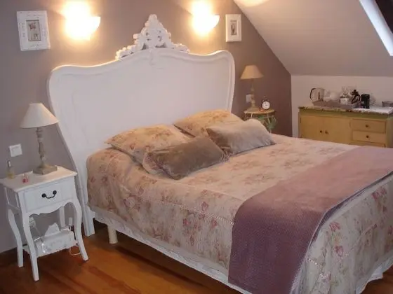 Tek Büyük Yataklı Oda, Ortak Banyo (Marguerite)