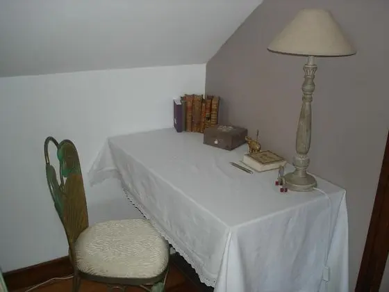 Tek Büyük Yataklı Oda, Ortak Banyo (Marguerite)