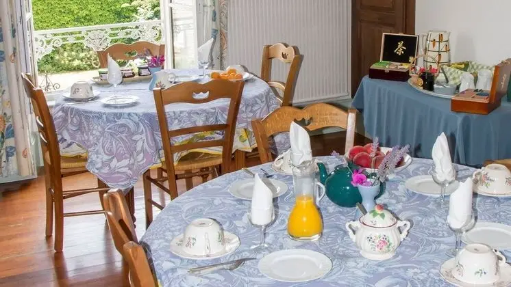 Deluxe Tek Büyük Yataklı Oda, Bahçe Manzaralı