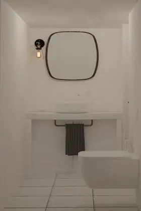 Tek Büyük veya İki Ayrı Yataklı Oda, Havuz Manzaralı, Denize Bakan