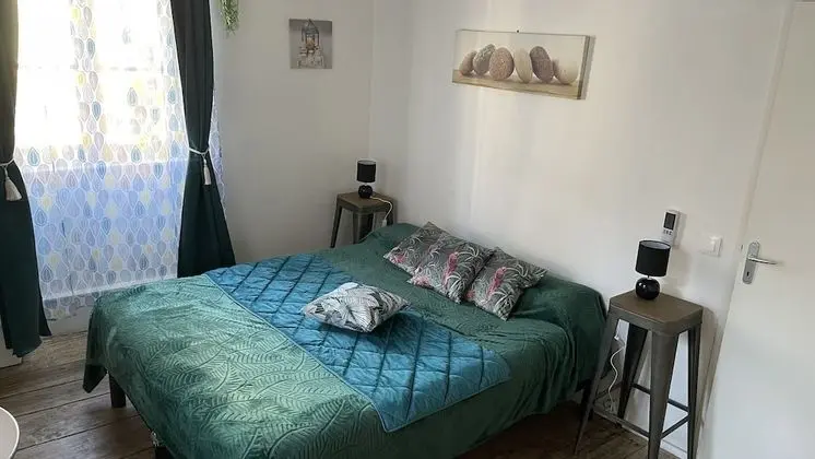 Standard Tek Büyük Yataklı Oda, Şehir Manzaralı (1er étage )