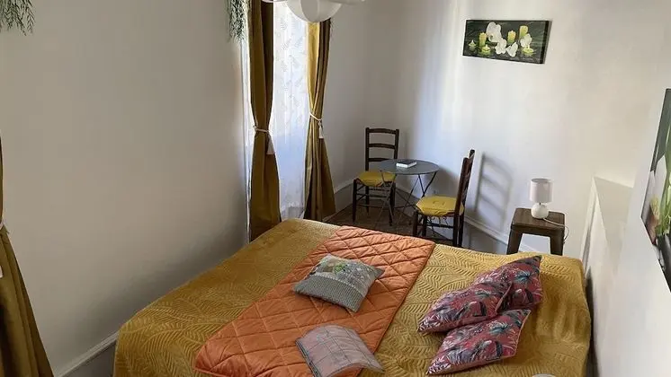 Standard Tek Büyük Yataklı Oda, Şehir Manzaralı (1er étage )