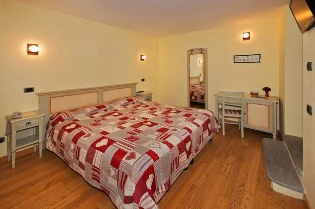 Tek Büyük Yataklı Oda, Balkon, Dağ Manzaralı