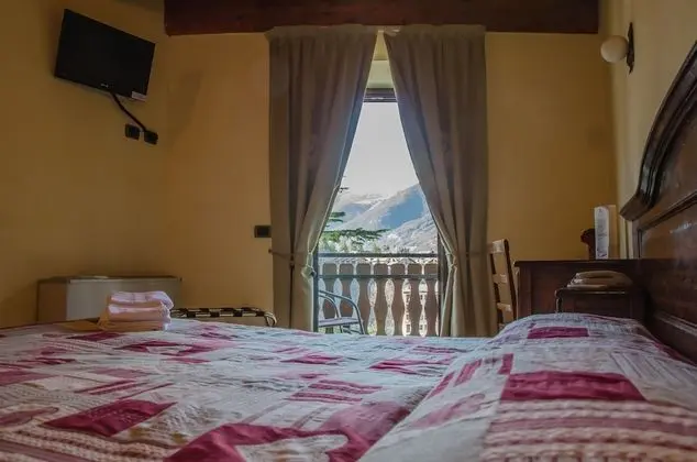 Tek Büyük Yataklı Oda, Balkon, Dağ Manzaralı