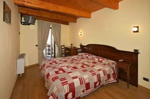 Tek Büyük Yataklı Oda, Balkon, Dağ Manzaralı